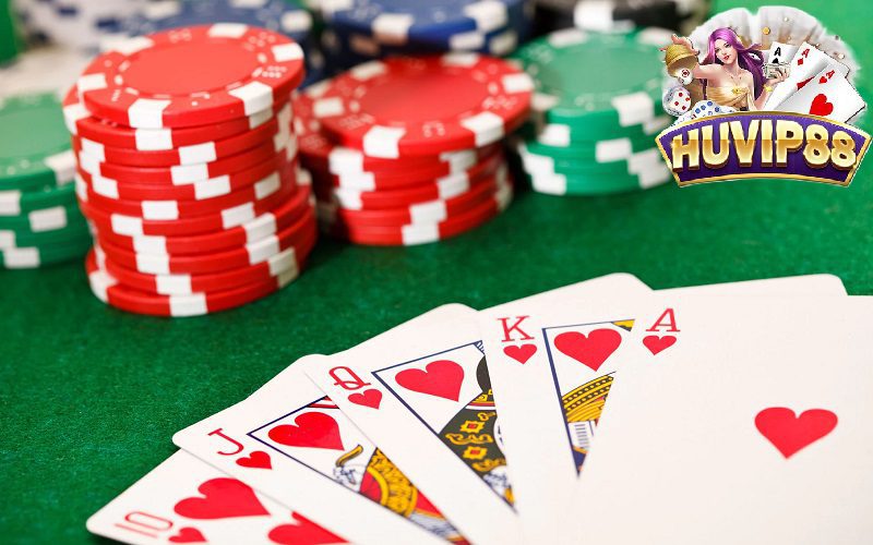 Poker - game bài phổ biến nhất đánh bài rút tiền mặt tại HUVIP88